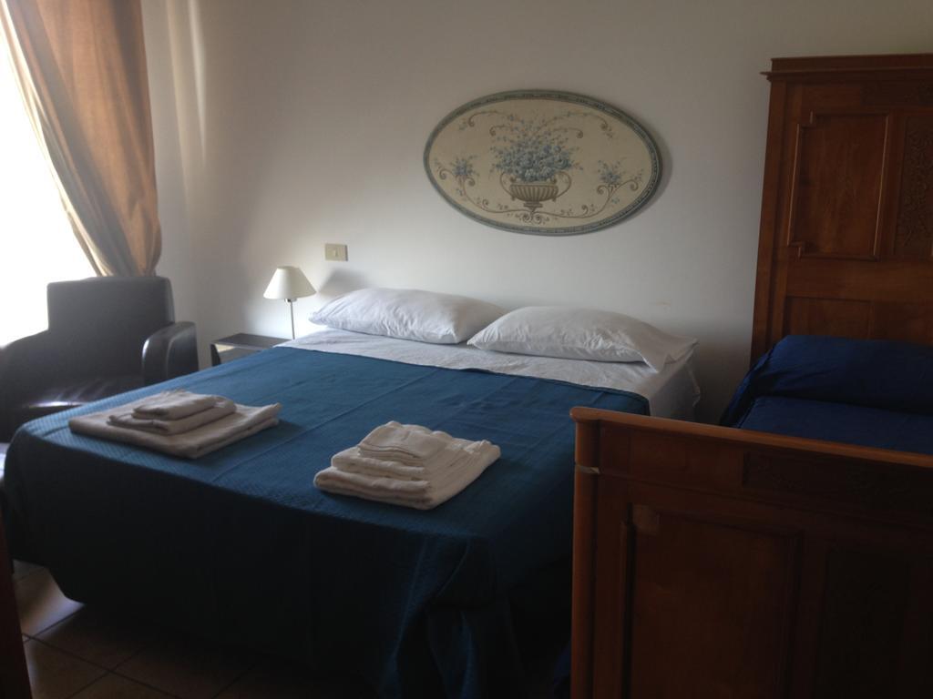 Residence Mareblu Barcellona Pozzo di Gotto Habitación foto